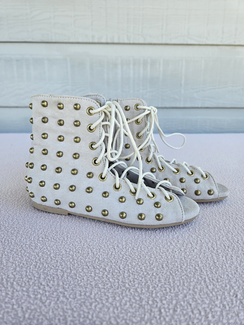 Joyfolie Millani Booties Gilded Pebble Grey Girl SZ 9 Boho Hobnail Peep Toe